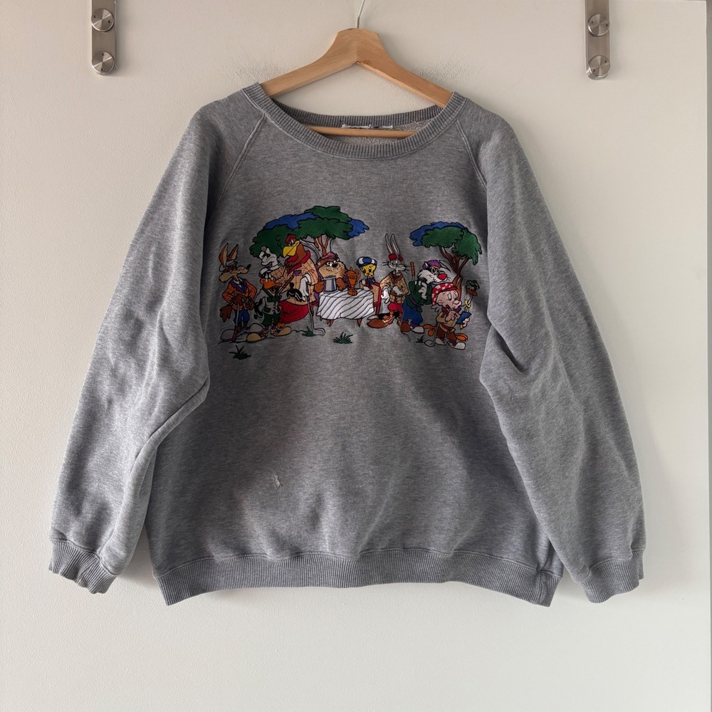 Vintage Looney Tunes Embroidered Graphic Sweatshirt Gray Crewneck Top